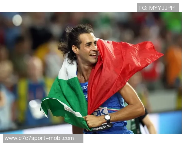 贝纳德斯基回忆：年轻时妻子拒绝我但我坚持追求爱情的故事